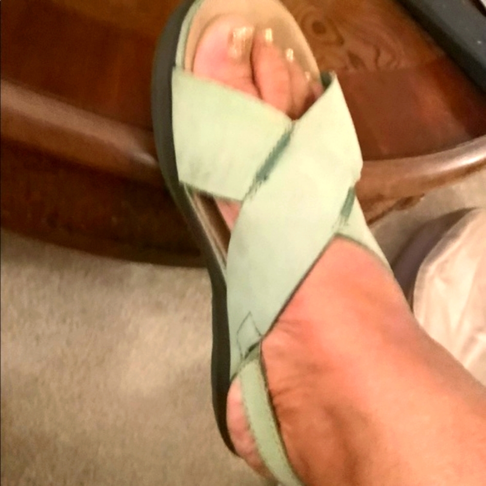 Rockpoint sandals leather green flat comfortable size 7 crisscross